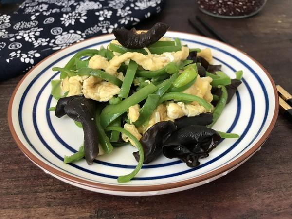 脆爽清口，營養下飯的青椒木耳炒雞蛋的做法-家常味炒菜譜