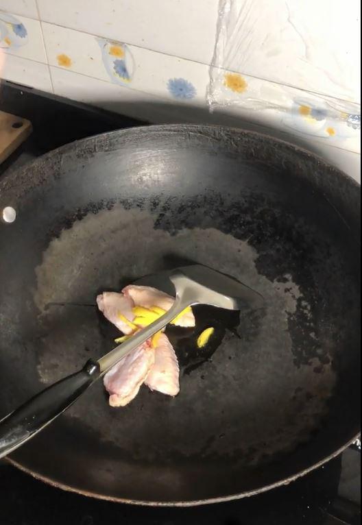 廚房小白一看就會(huì)的雞翅做法的做法-酸甜味燒菜譜