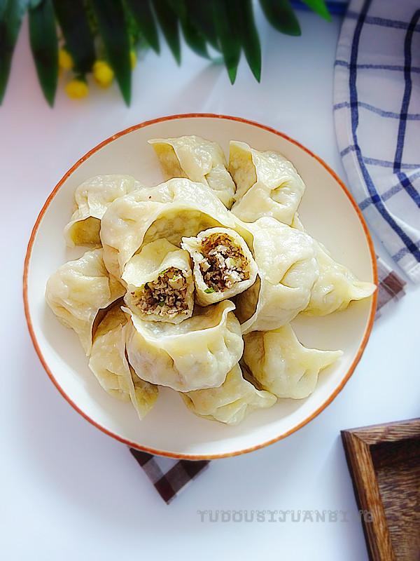 一口就讓食欲大開的香菇豬肉蒸餃的做法-咸鮮味蒸菜譜