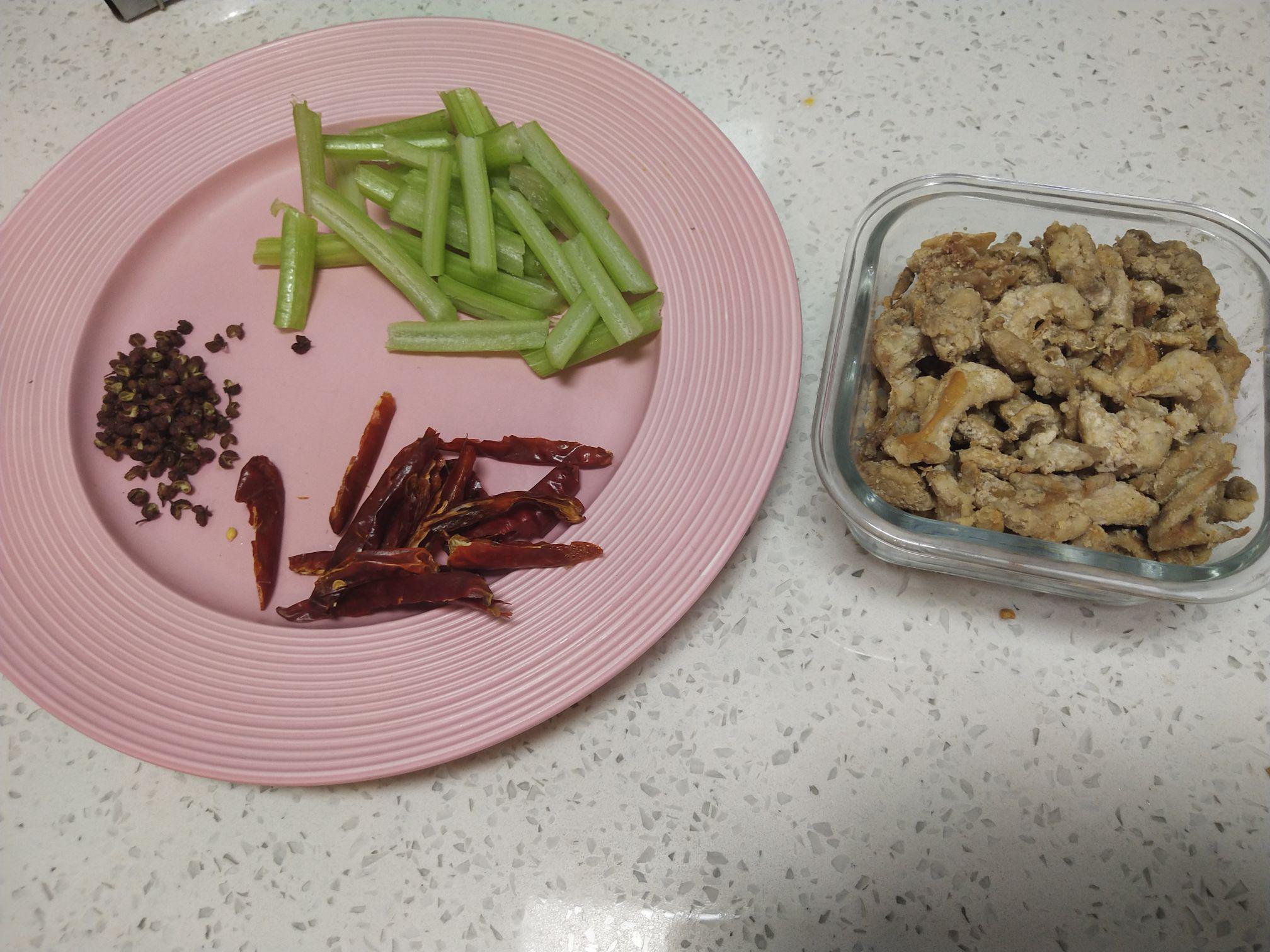 香辣油滋啦的做法-咸鮮味炒菜譜-易網(wǎng)健康養(yǎng)生網(wǎng) 香辣油滋啦的做法-咸鮮味炒菜譜