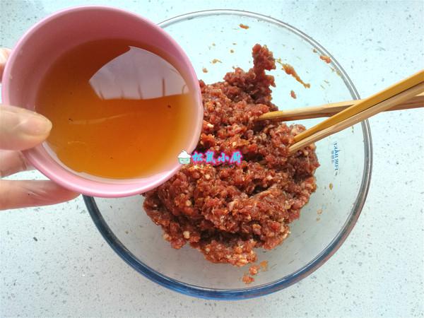 #冬至大如年#一口一個(gè)，焦脆鮮香的牛肉丸子的做法-家常味炸菜譜