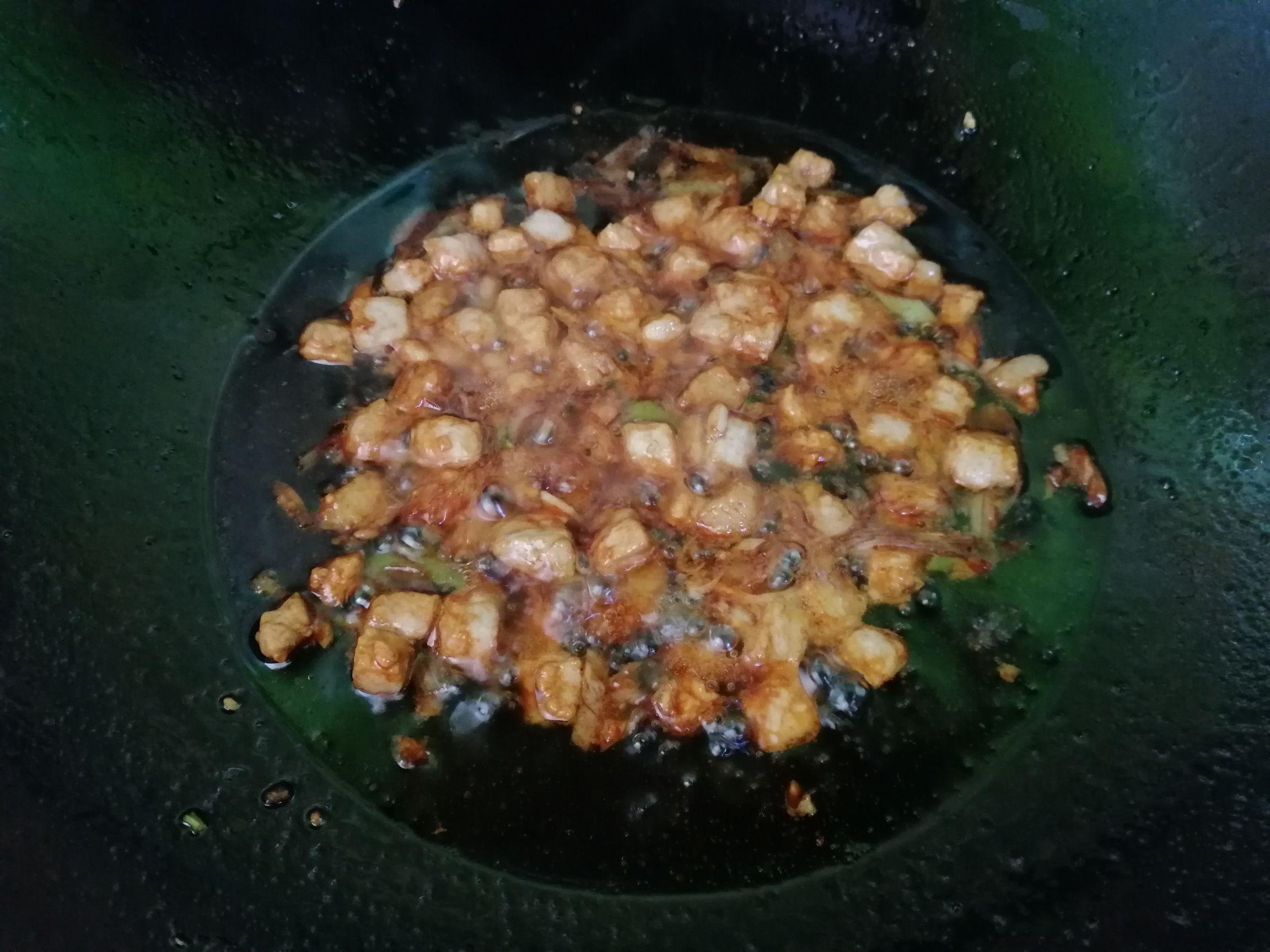 茄子肉丁蓋澆飯的做法-家常味炒菜譜-易網(wǎng)健康養(yǎng)生網(wǎng) 茄子肉丁蓋澆飯的做法-家常味炒菜譜