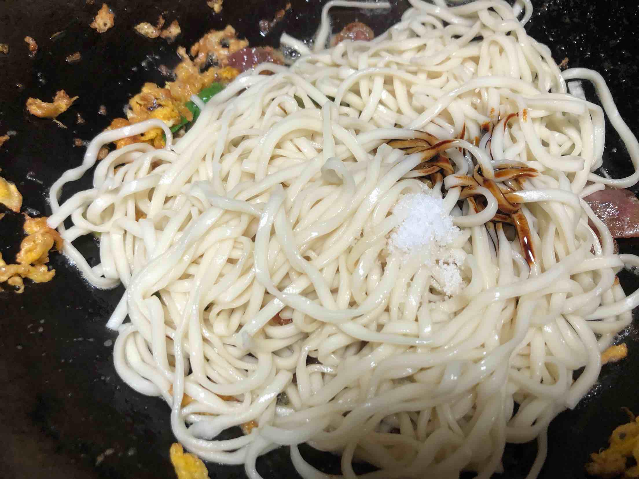 香腸炒面的做法-咸鮮味炒菜譜