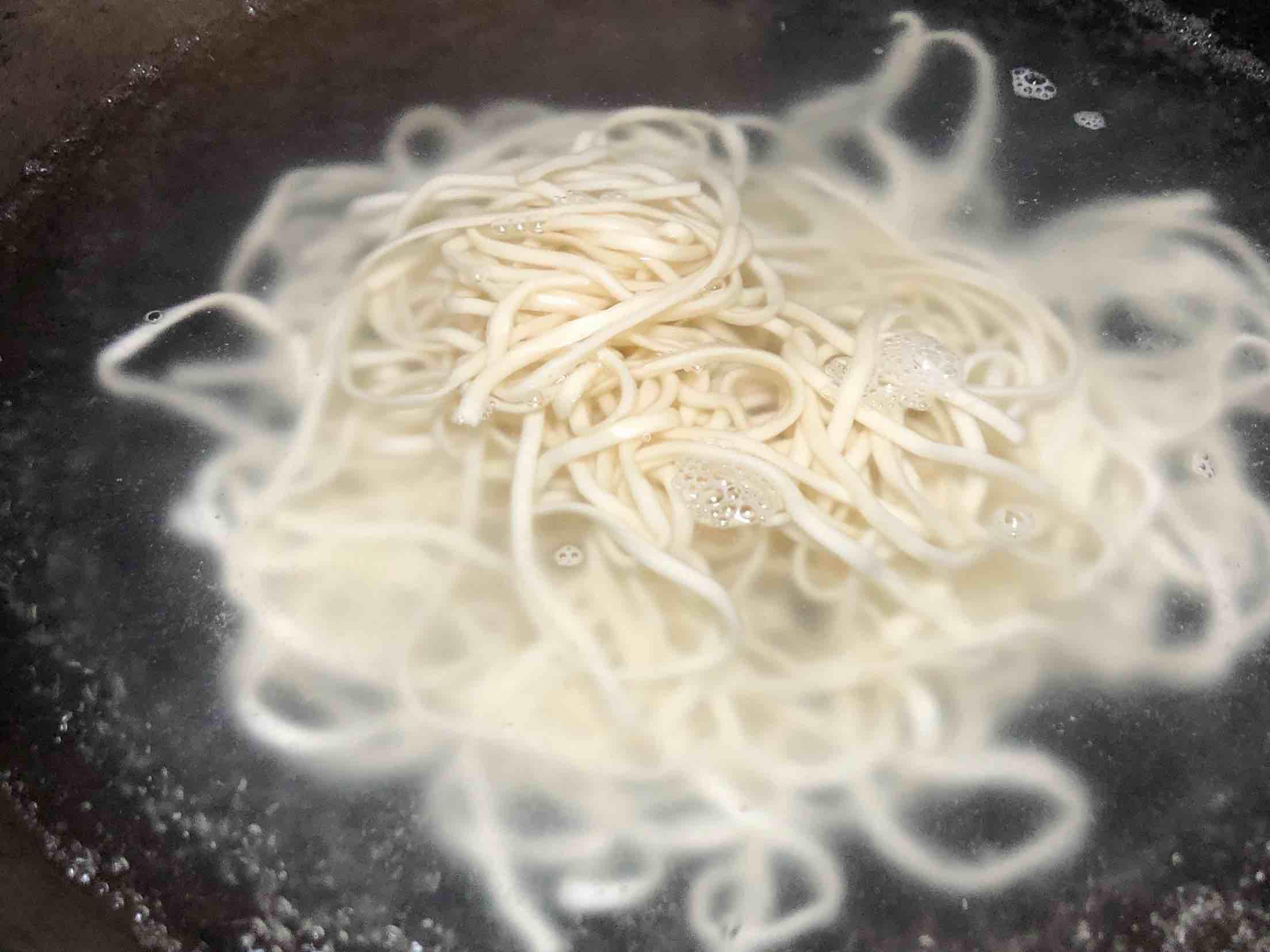 香腸炒面的做法-咸鮮味炒菜譜