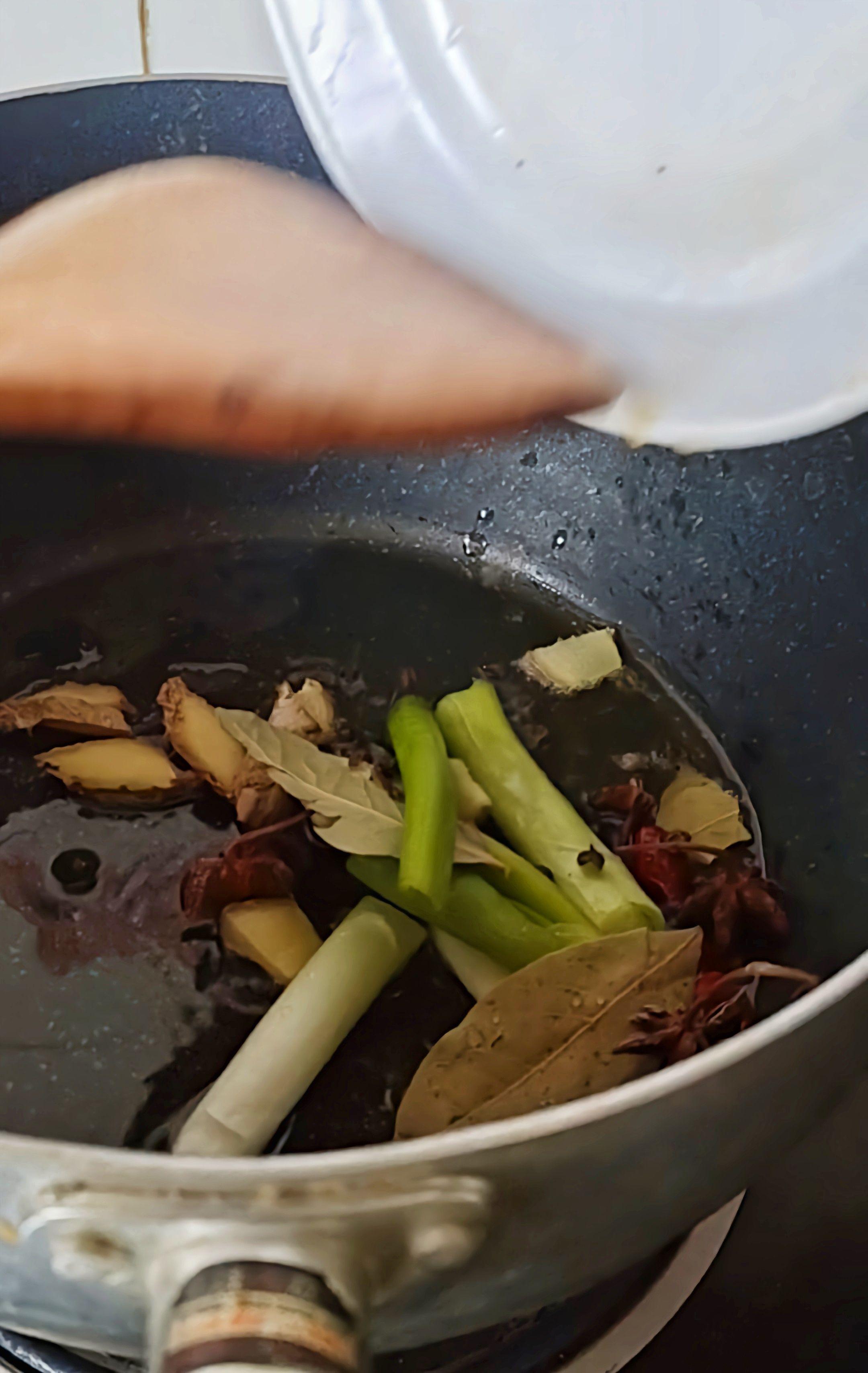 最家常的冬季暖鍋，百吃不厭~白菜粉條牛肉鍋的做法-咸鮮味煮菜譜