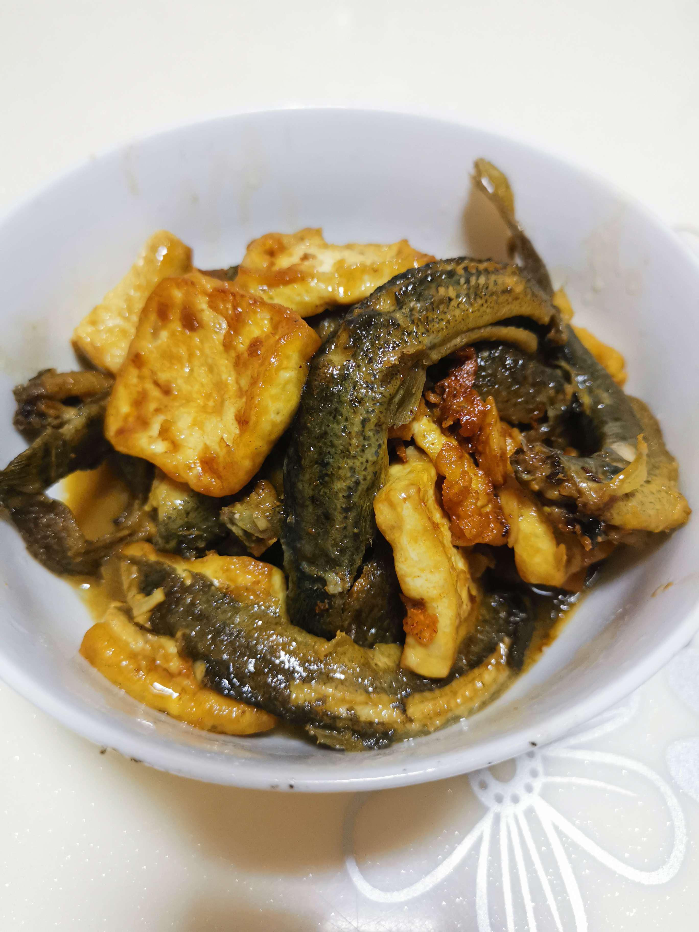 豆腐燜泥鰍的做法-家常味燜菜譜