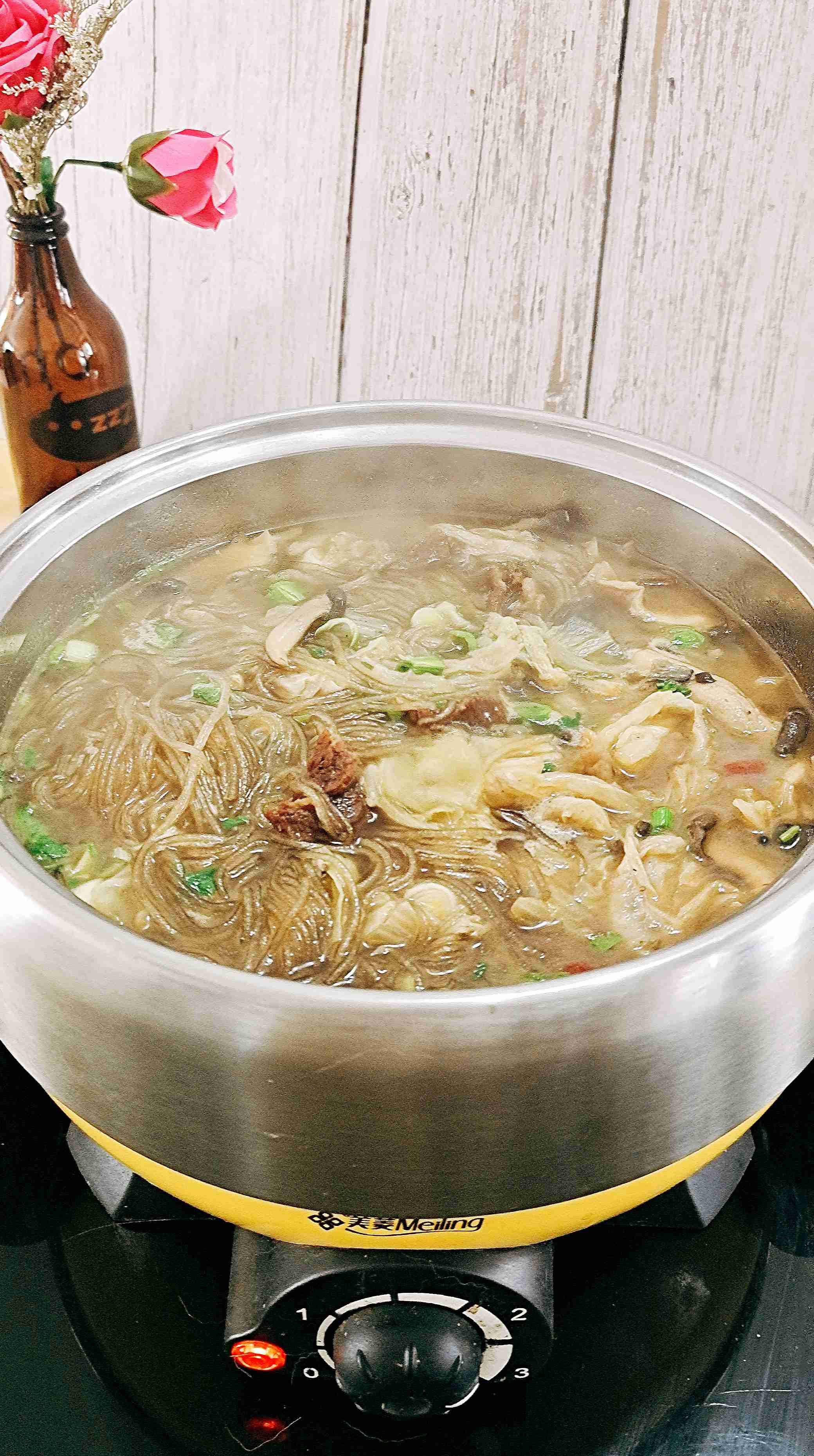 最家常的冬季暖鍋，百吃不厭~白菜粉條牛肉鍋的做法-咸鮮味煮菜譜