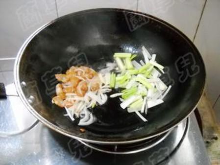 干鍋手撕包菜的做法-家常味干鍋菜譜-易網健康養生網 干鍋手撕包菜的做法-家常味干鍋菜譜