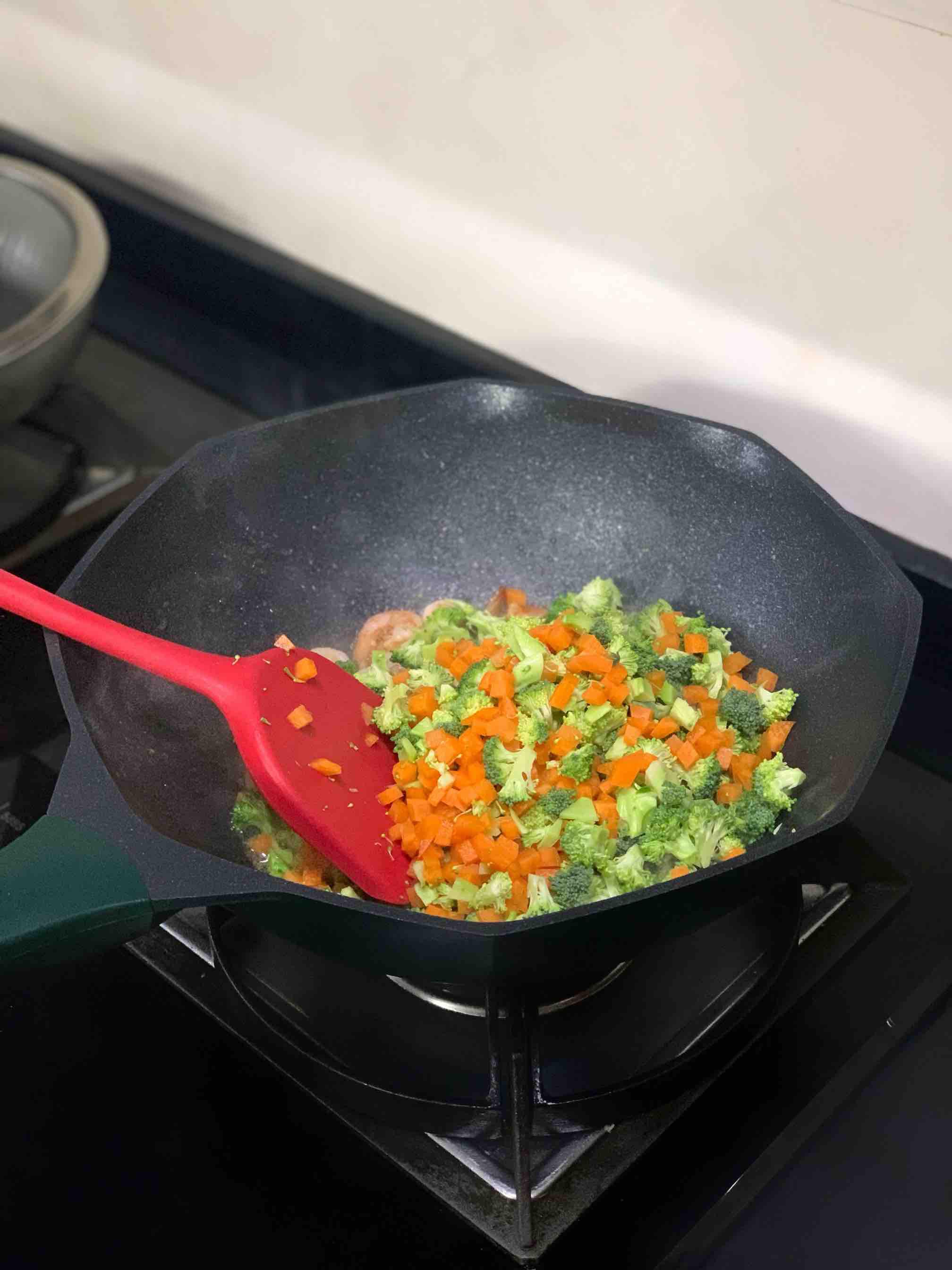 西蘭花蝦仁炒飯的做法-咸鮮味炒菜譜