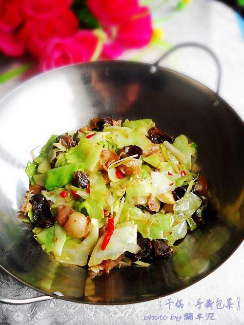 干鍋手撕包菜的做法-家常味干鍋菜譜-易網健康養生網 干鍋手撕包菜的做法-家常味干鍋菜譜