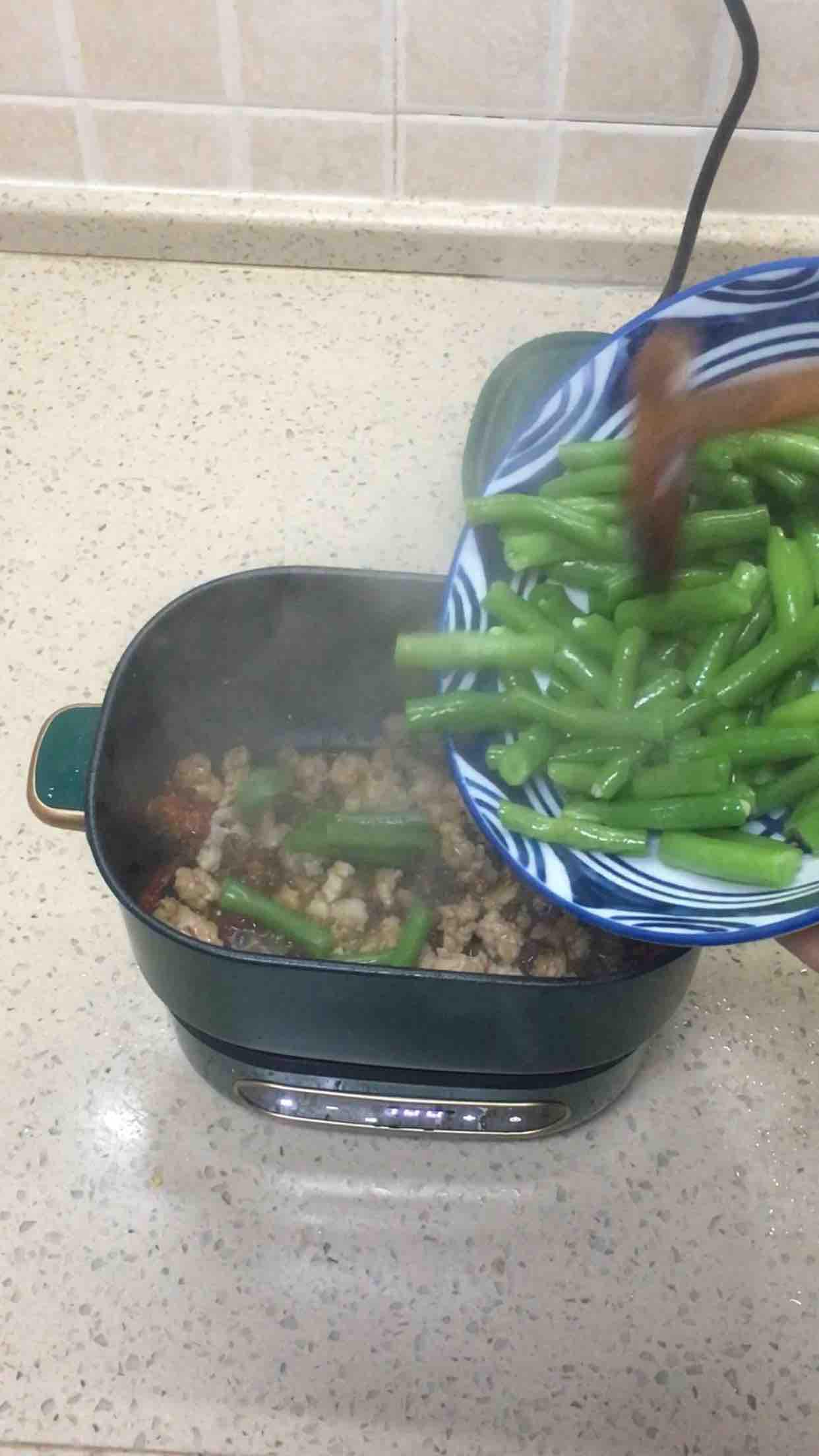 麻辣肉沫炒龍豆的做法-家常味炒菜譜