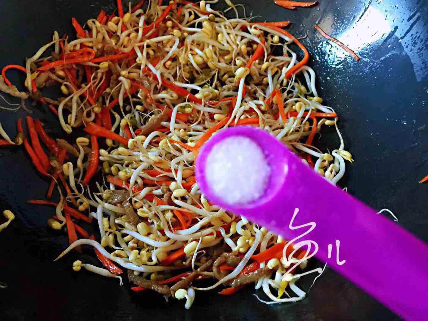 豆芽炒韭菜的做法-家常味炒菜譜