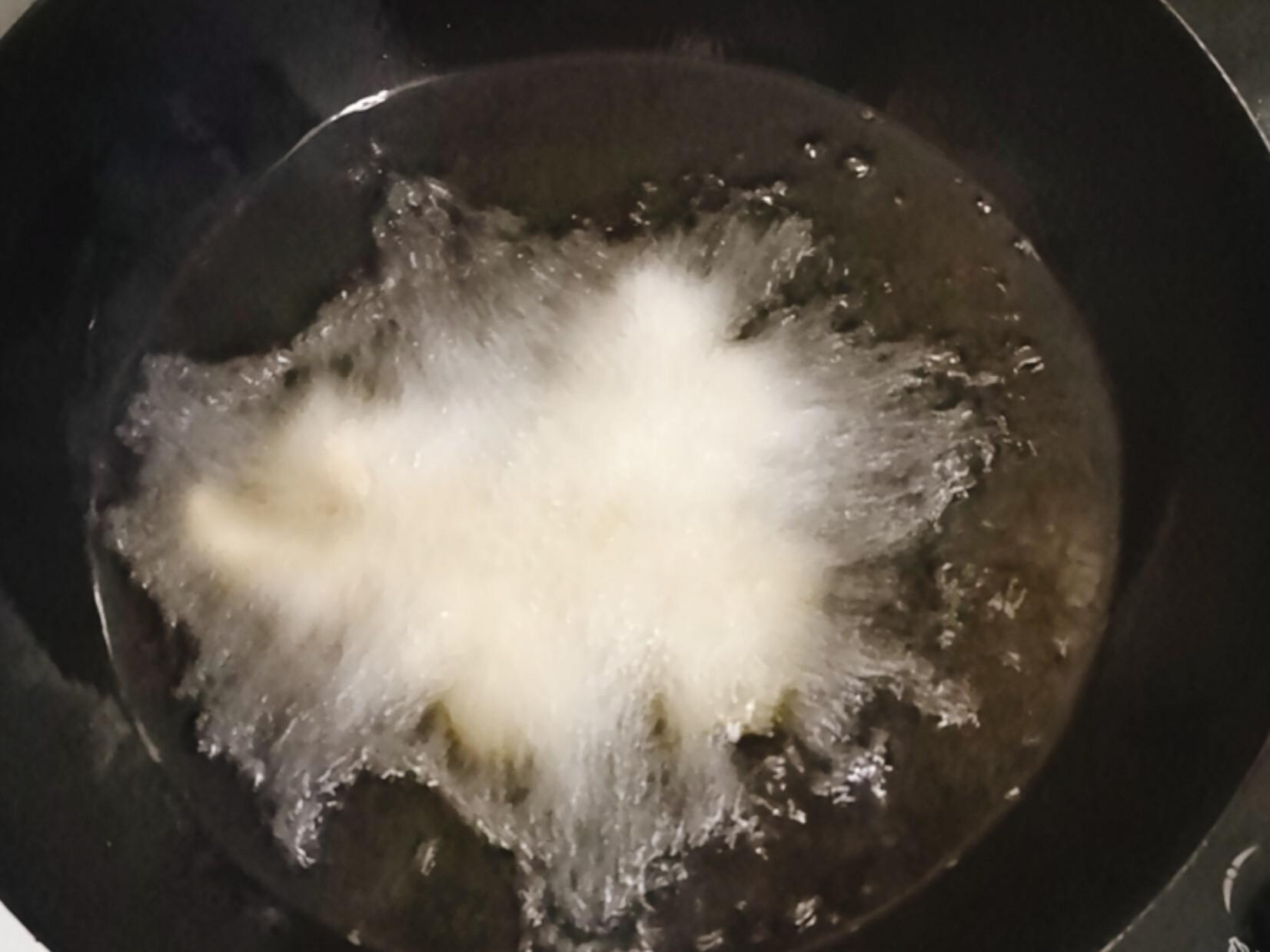 酸甜可口的菠蘿咕咾肉，全家都愛吃的做法-酸甜味炒菜譜