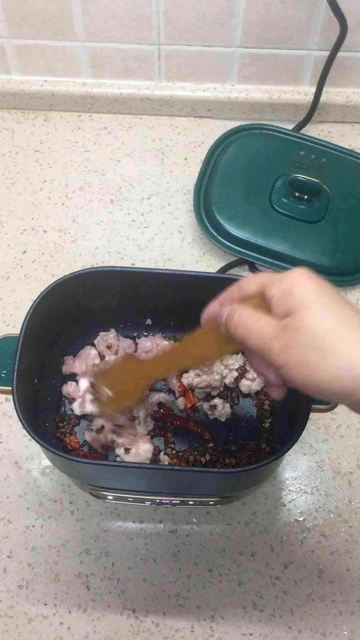 麻辣肉沫炒龍豆的做法-家常味炒菜譜