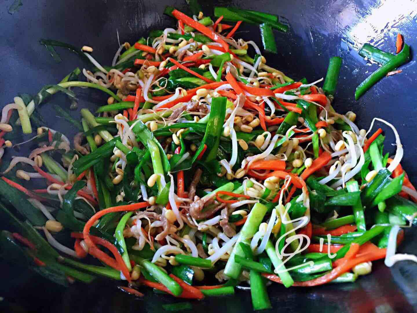 豆芽炒韭菜的做法-家常味炒菜譜