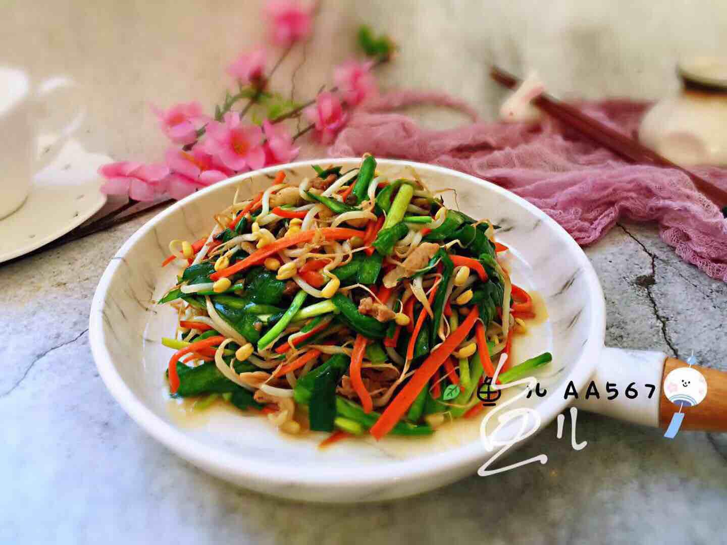 豆芽炒韭菜的做法-家常味炒菜譜