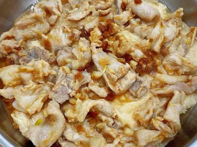 腐皮黃豆醬蒸豬板筋的做法-家常味蒸菜譜