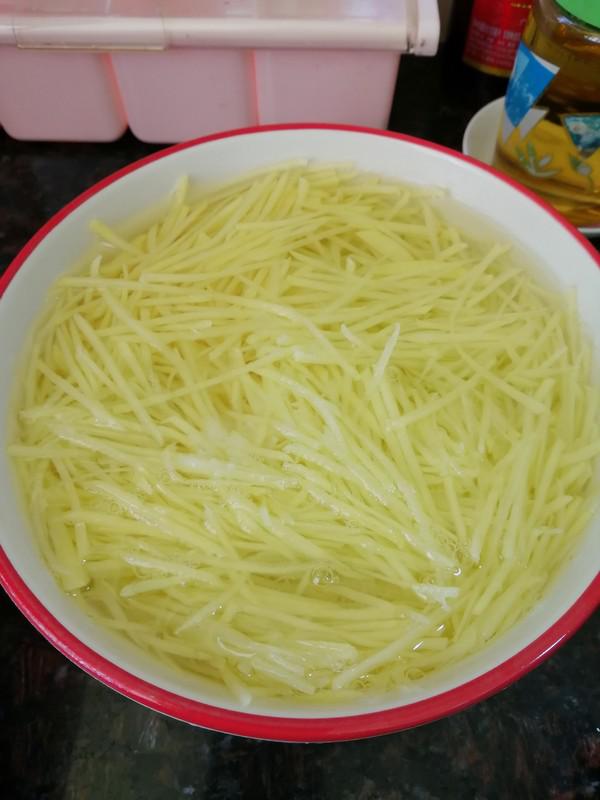 簡簡單單也不失美味~~醋溜土豆絲的做法-家常味炒菜譜