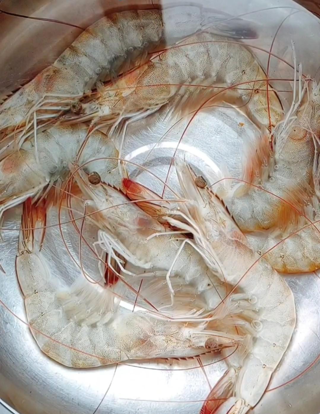 三彩大蝦的做法-家常味炸菜譜