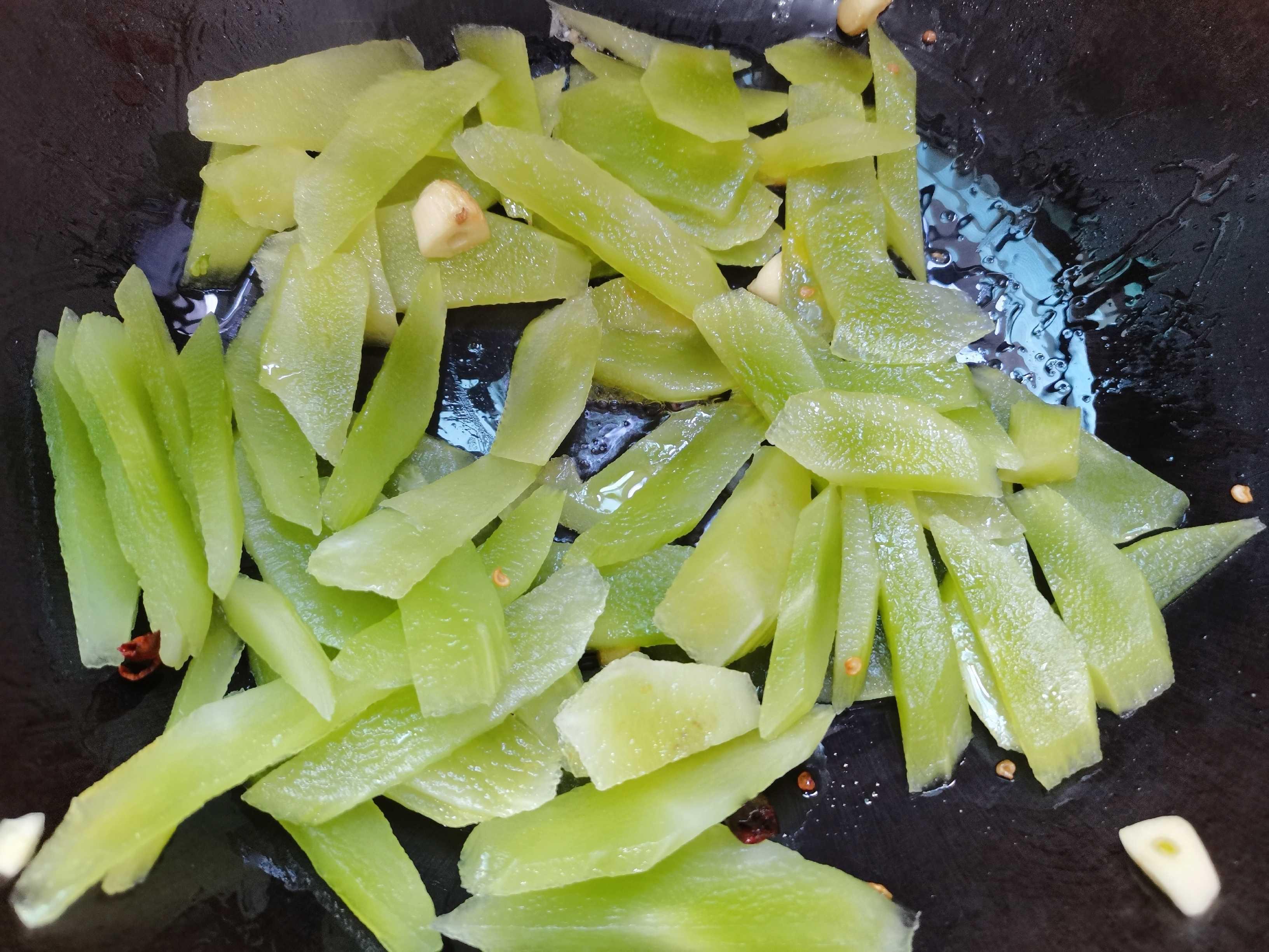 萵筍炒木耳的做法-家常味炒菜譜-易網健康養生網 萵筍炒木耳的做法-家常味炒菜譜