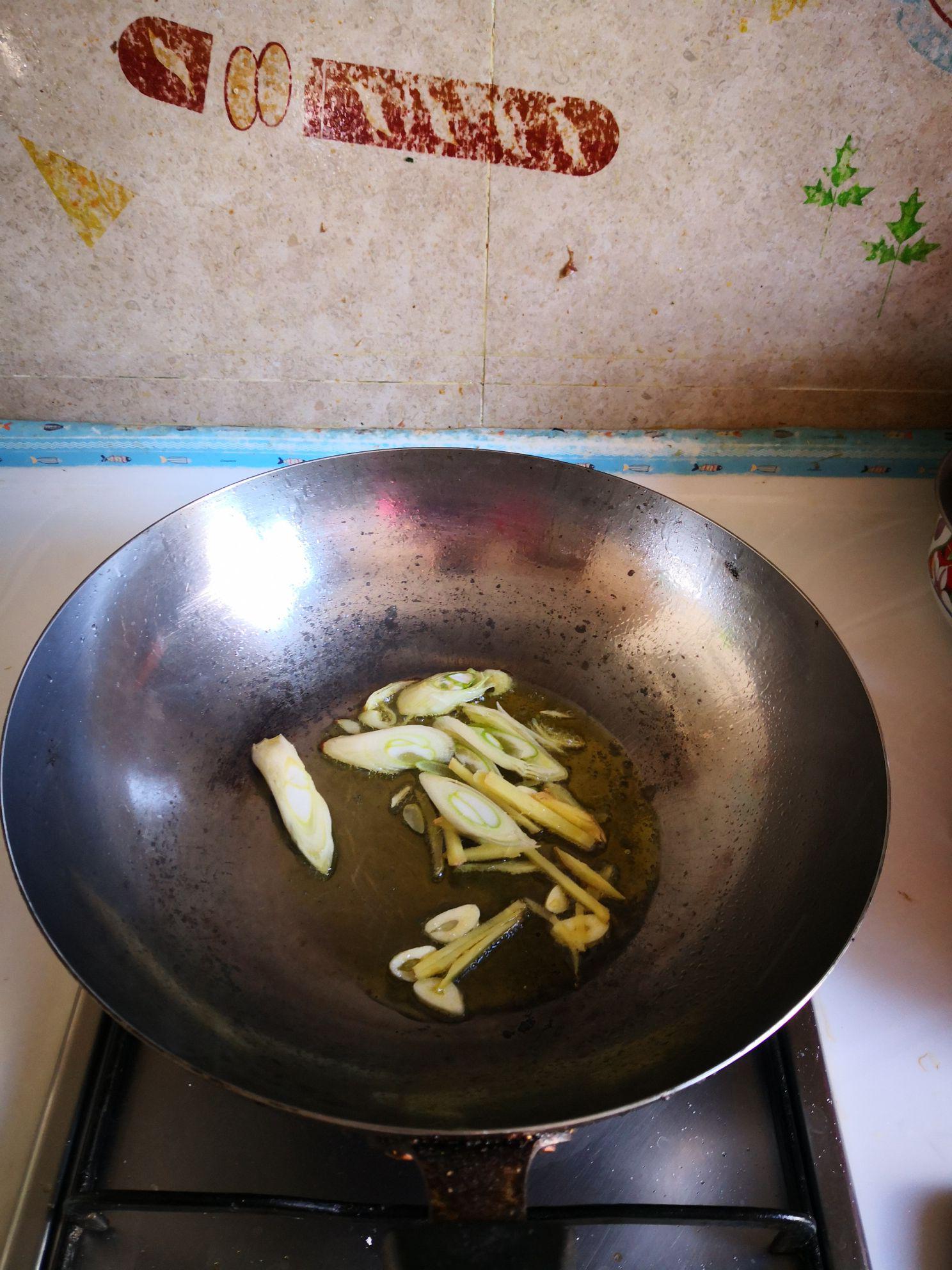 菊花菜炒香菇的做法-家常味炒菜譜