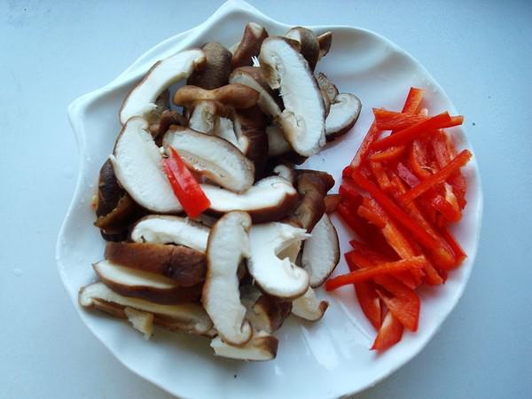 香菇炒蟹排的做法-家常味炒菜譜-易網健康養生網 香菇炒蟹排的做法-家常味炒菜譜