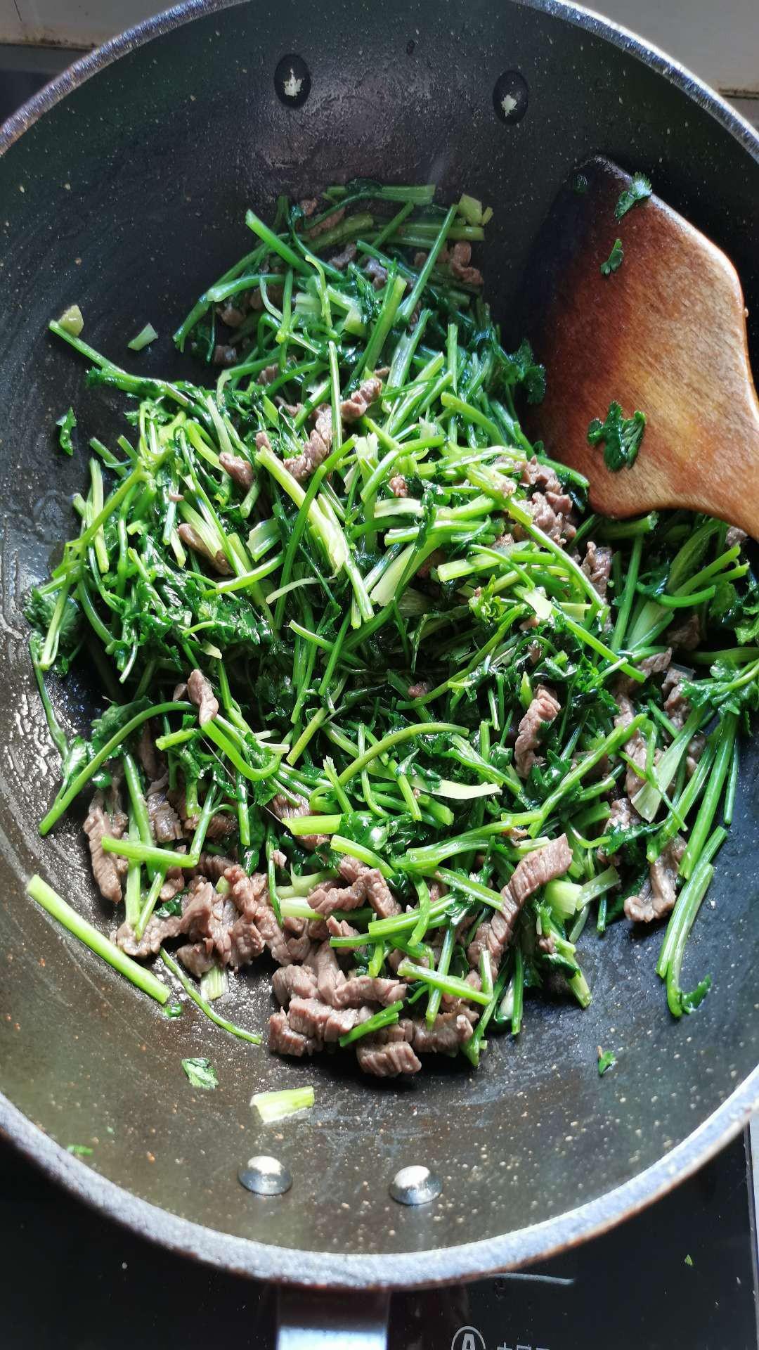 香菜炒牛肉的做法-家常味炒菜譜