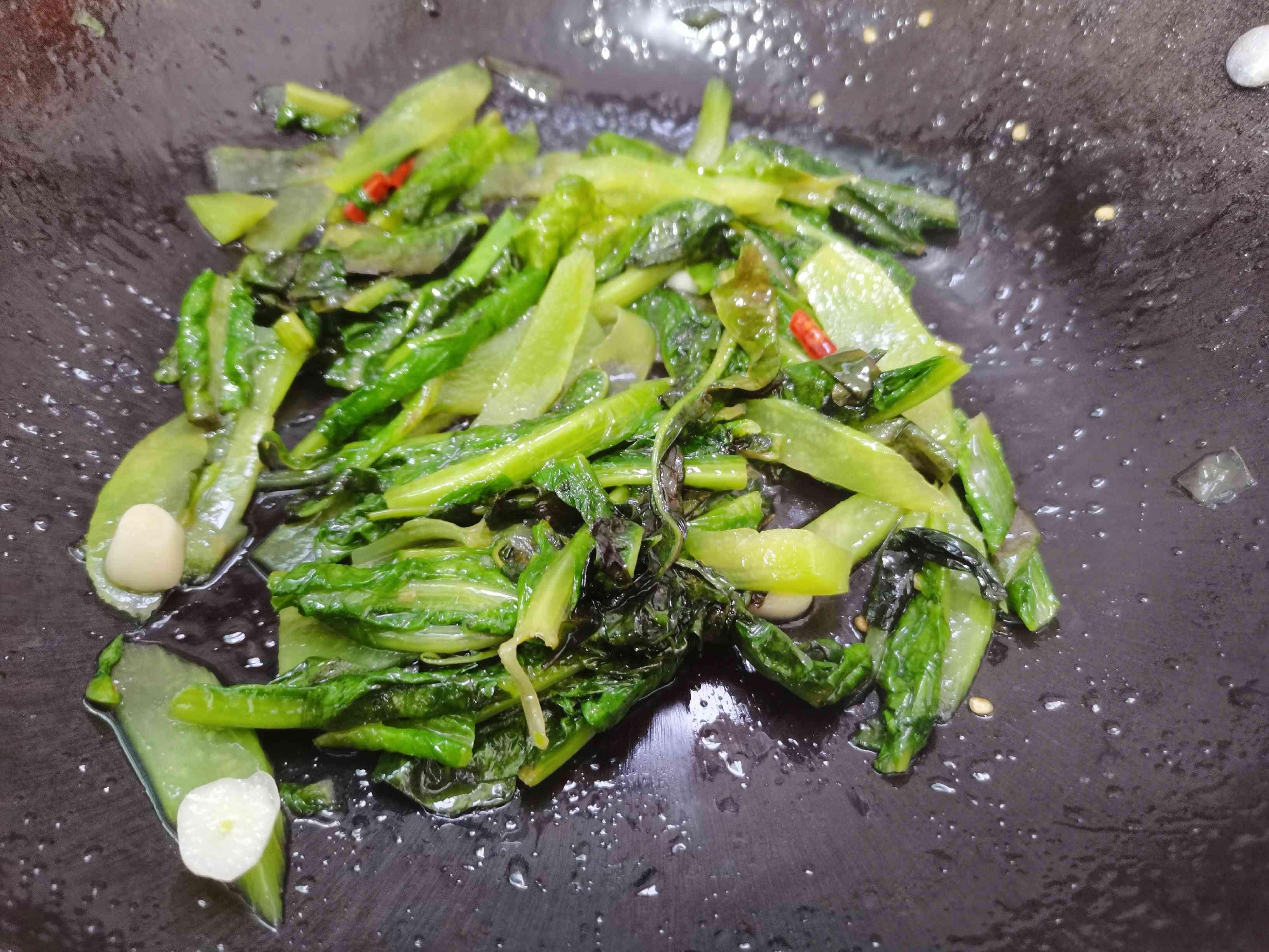 家常菜“清炒萵筍葉”的做法-家常味炒菜譜