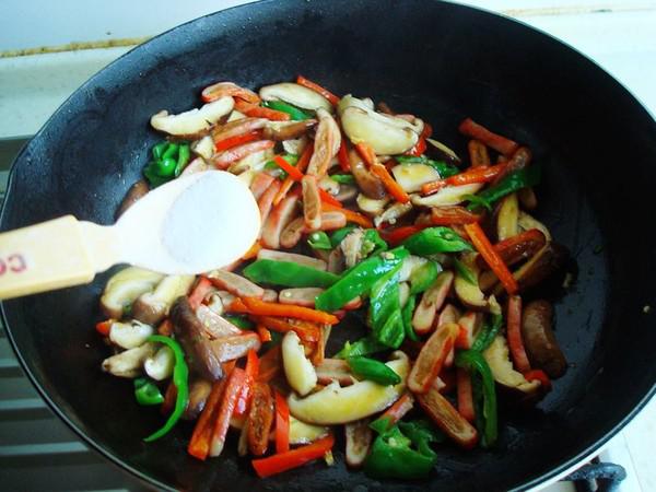 香菇炒蟹排的做法-家常味炒菜譜-易網健康養生網 香菇炒蟹排的做法-家常味炒菜譜