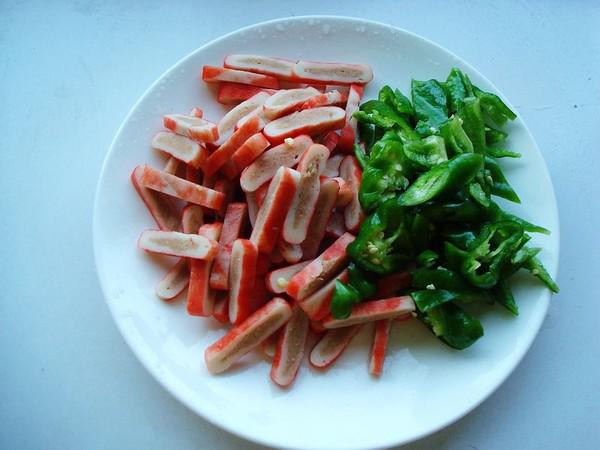 香菇炒蟹排的做法-家常味炒菜譜-易網健康養生網 香菇炒蟹排的做法-家常味炒菜譜