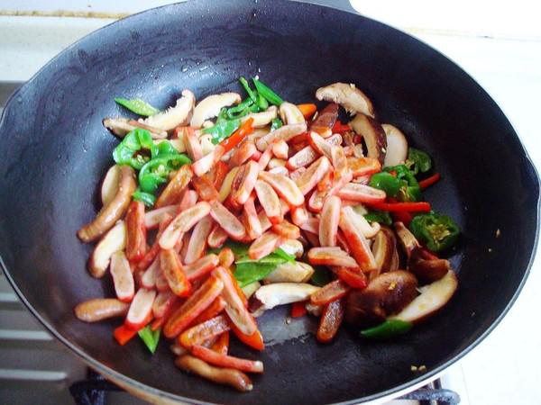 香菇炒蟹排的做法-家常味炒菜譜-易網健康養生網 香菇炒蟹排的做法-家常味炒菜譜