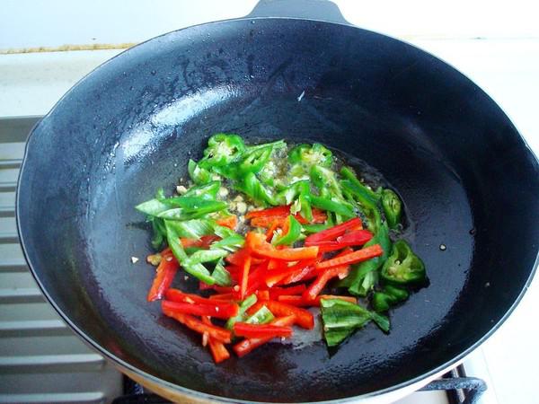 香菇炒蟹排的做法-家常味炒菜譜-易網健康養生網 香菇炒蟹排的做法-家常味炒菜譜