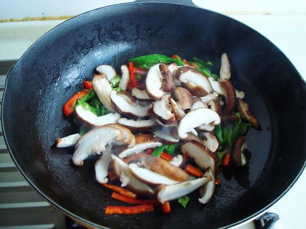 香菇炒蟹排的做法-家常味炒菜譜-易網健康養生網 香菇炒蟹排的做法-家常味炒菜譜