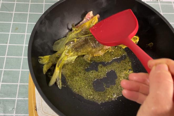 鮮掉眉毛的黃骨魚豆腐湯的做法-家常味煮菜譜