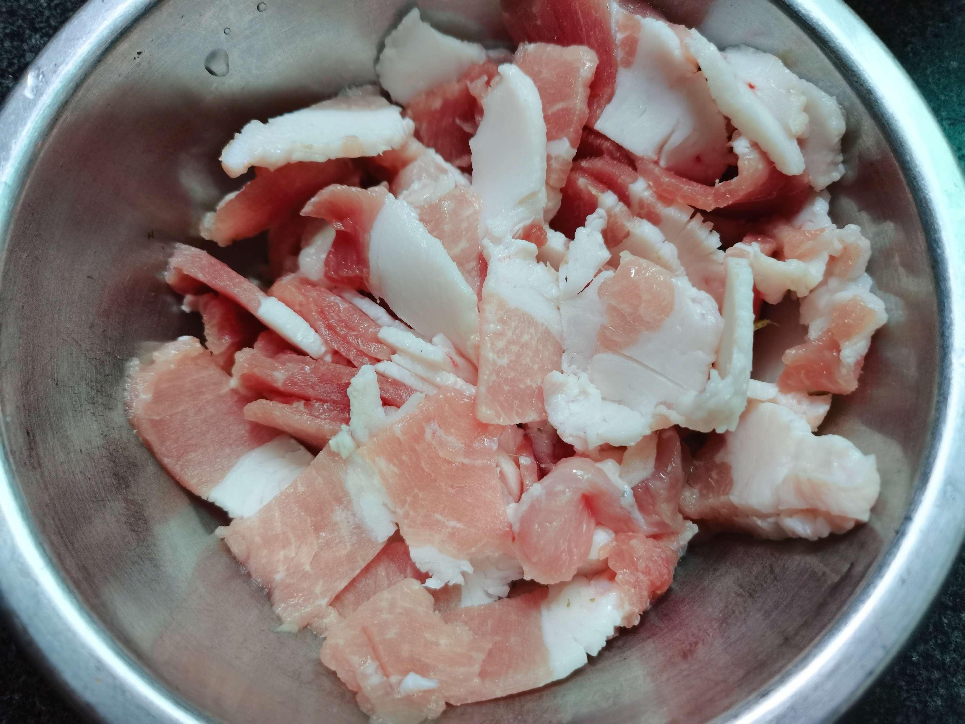 兒菜炒肉片的做法-家常味炒菜譜