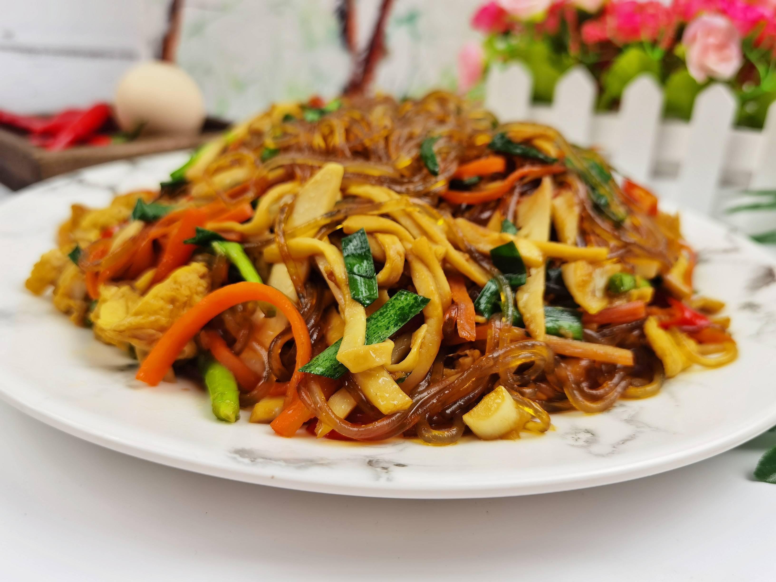 年夜飯素菜也出彩－杏鮑菇炒合菜，闔家歡樂吃著超下飯的做法-香辣味炒菜譜