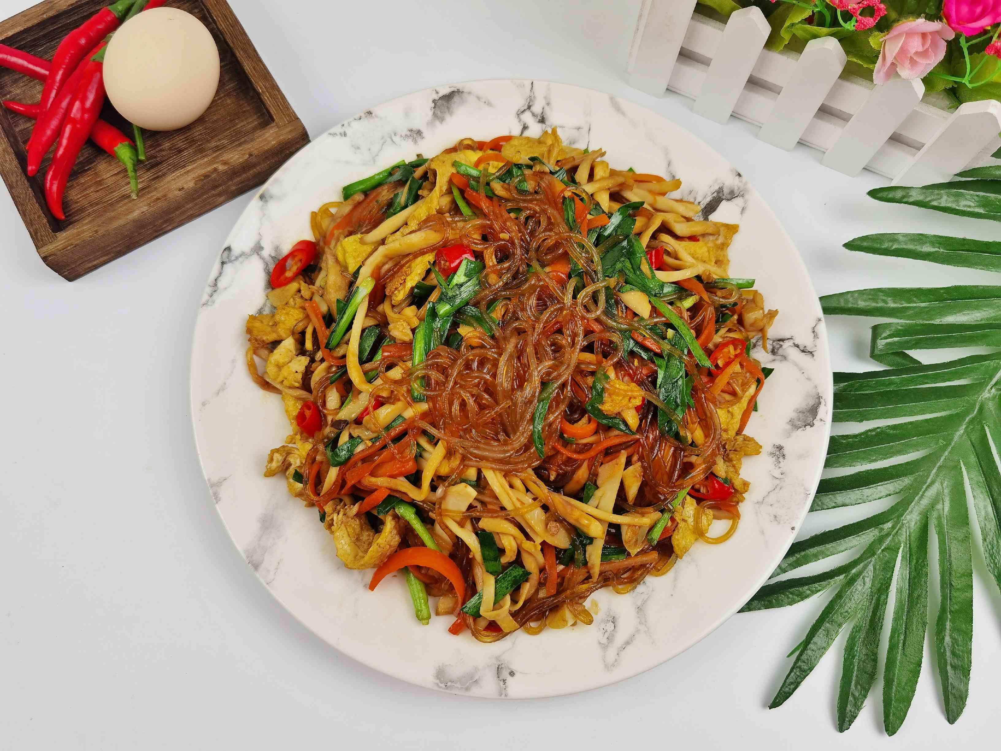 年夜飯素菜也出彩－杏鮑菇炒合菜，闔家歡樂吃著超下飯的做法-香辣味炒菜譜