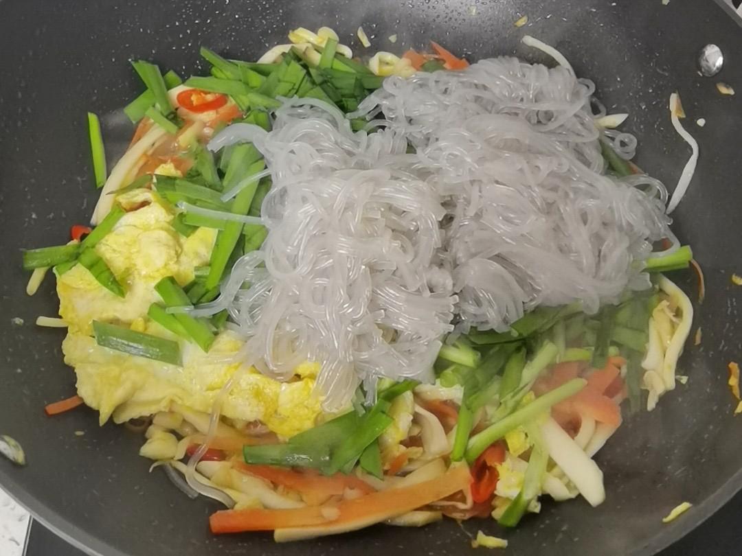 年夜飯素菜也出彩－杏鮑菇炒合菜，闔家歡樂吃著超下飯的做法-香辣味炒菜譜