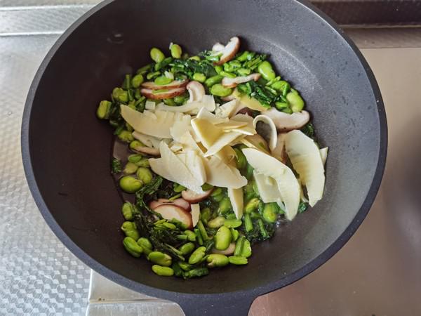好吃下飯小菜，雪里蕻筍片香菇炒豆瓣的做法-咸鮮味炒菜譜