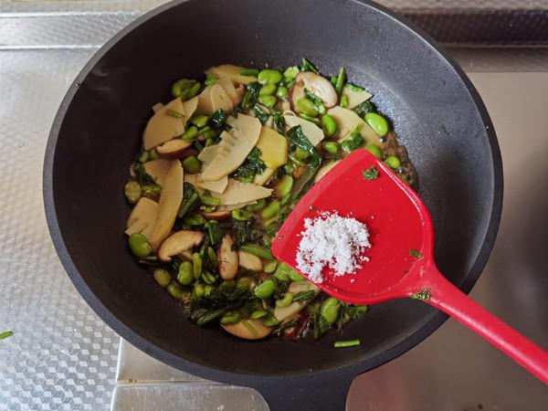好吃下飯小菜，雪里蕻筍片香菇炒豆瓣的做法-咸鮮味炒菜譜