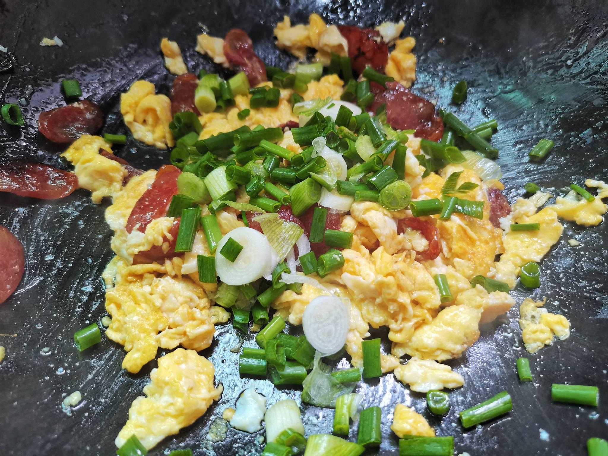 臘腸炒雞蛋的做法-家常味炒菜譜