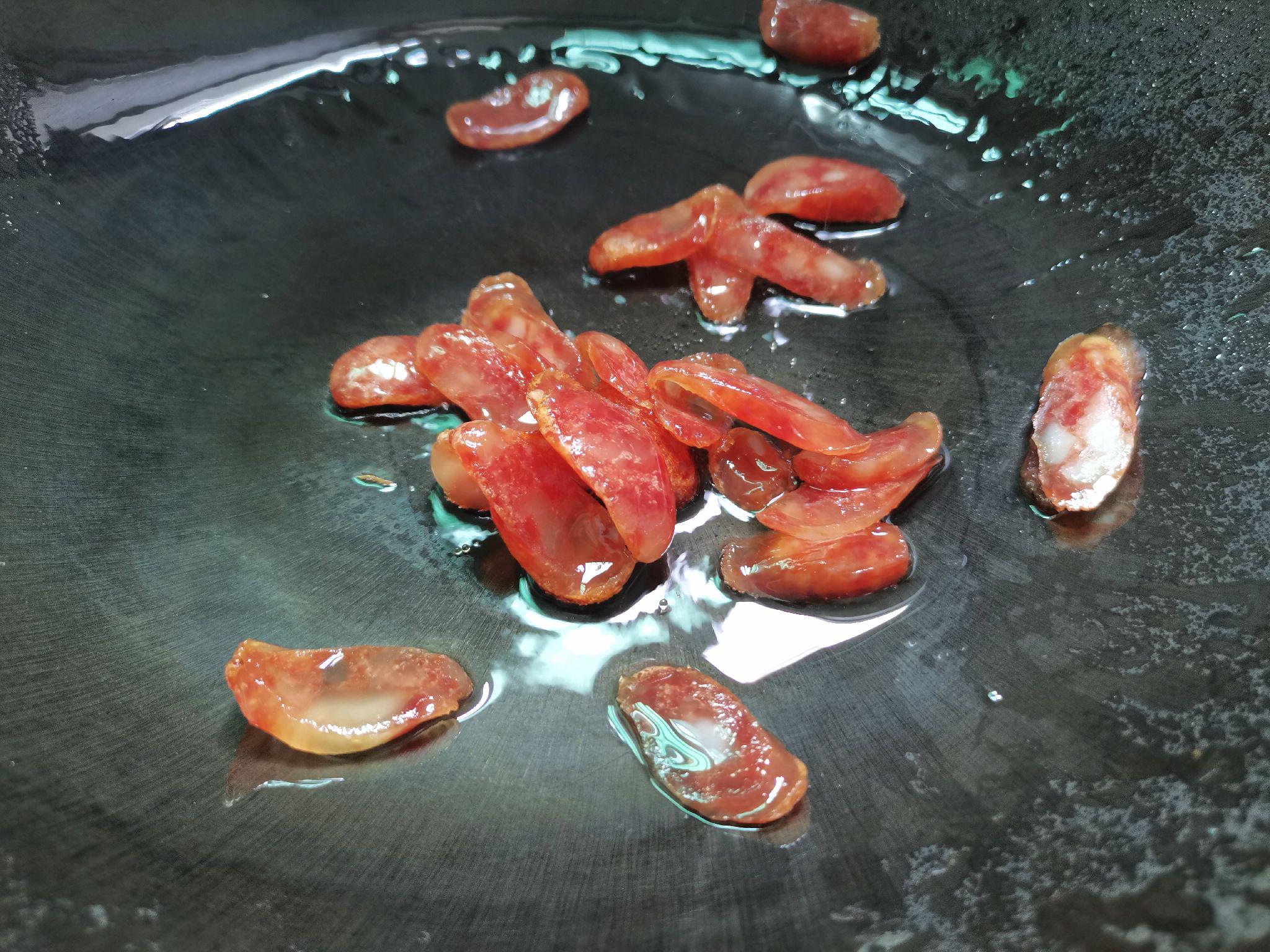 臘腸炒雞蛋的做法-家常味炒菜譜