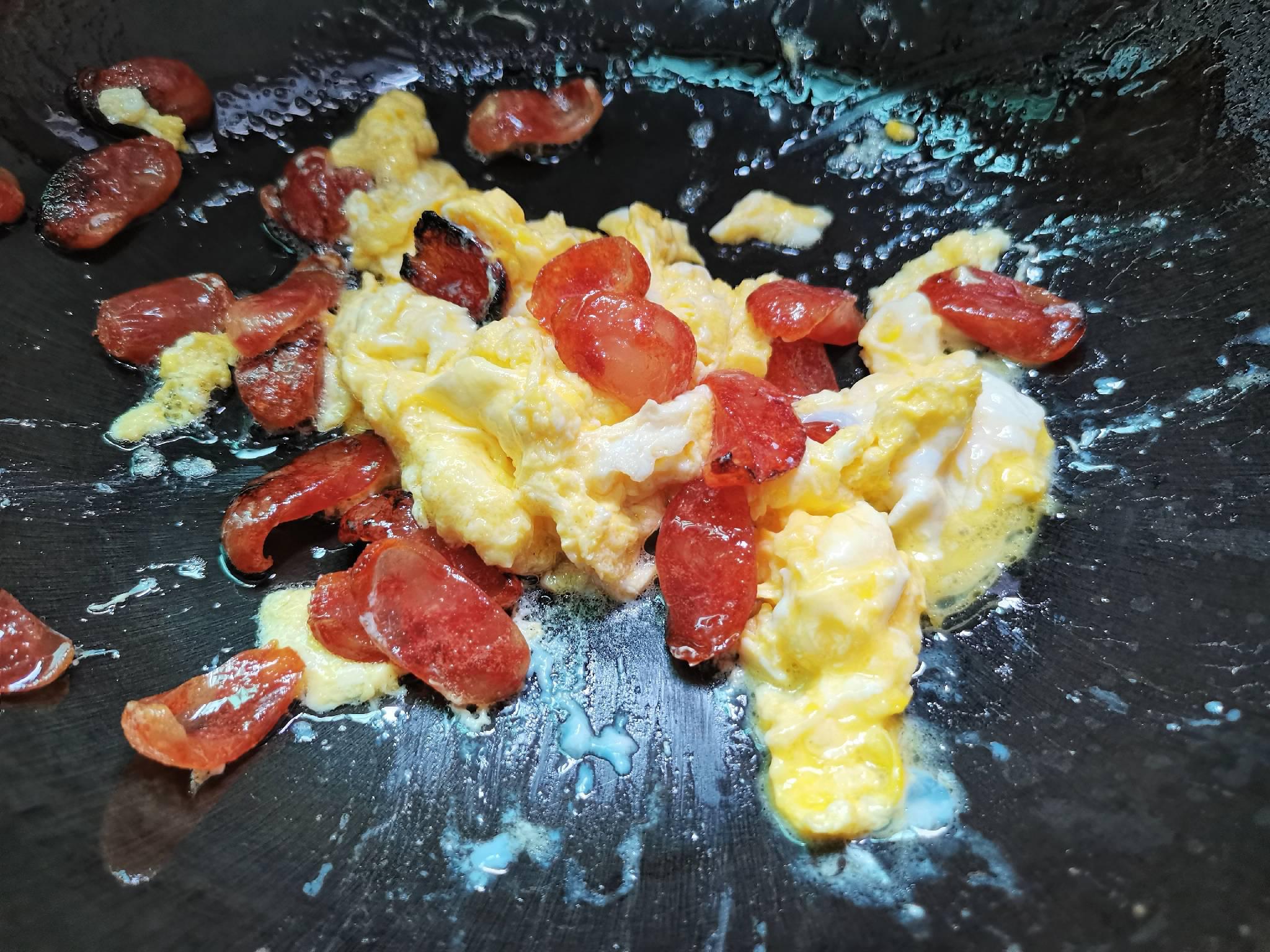 臘腸炒雞蛋的做法-家常味炒菜譜