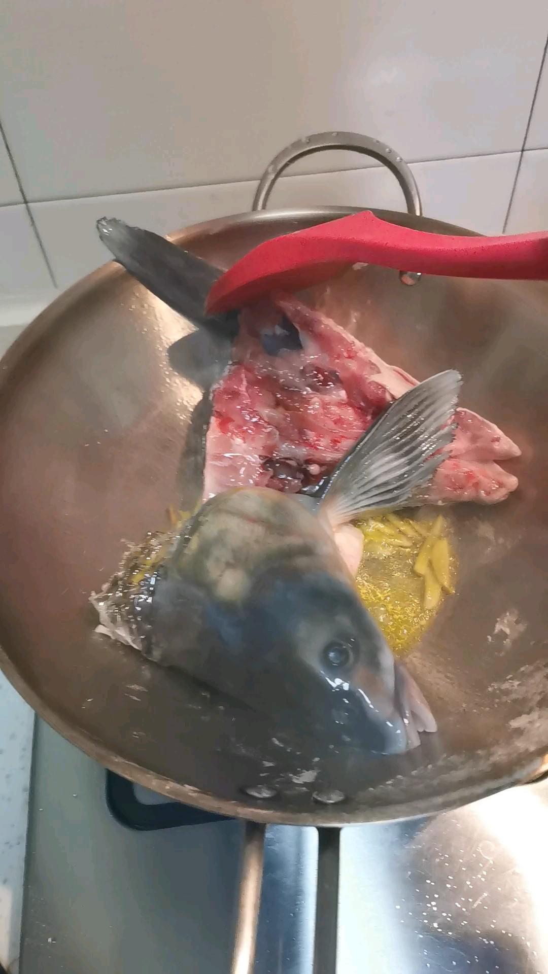 粉條燉青魚(yú)頭的做法-家常味燒菜譜