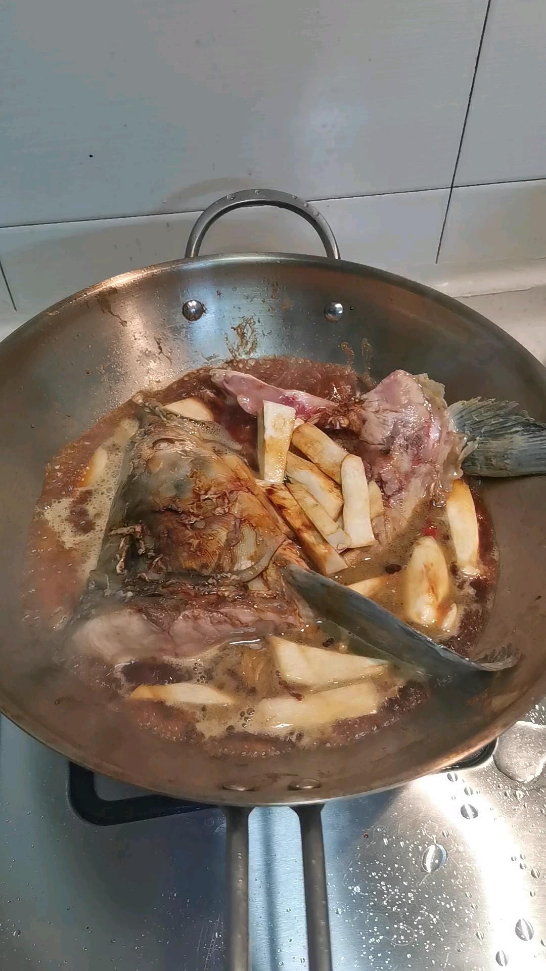 粉條燉青魚(yú)頭的做法-家常味燒菜譜