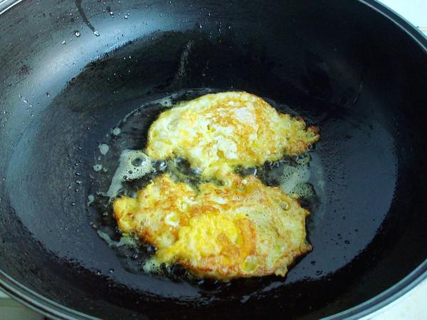 火腿荷包蛋燜面的做法-家常味燜菜譜