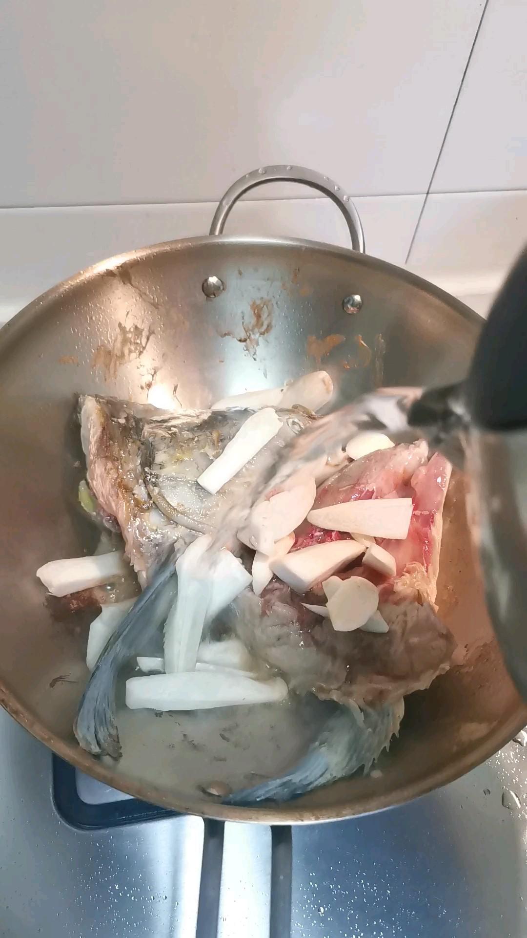 粉條燉青魚(yú)頭的做法-家常味燒菜譜