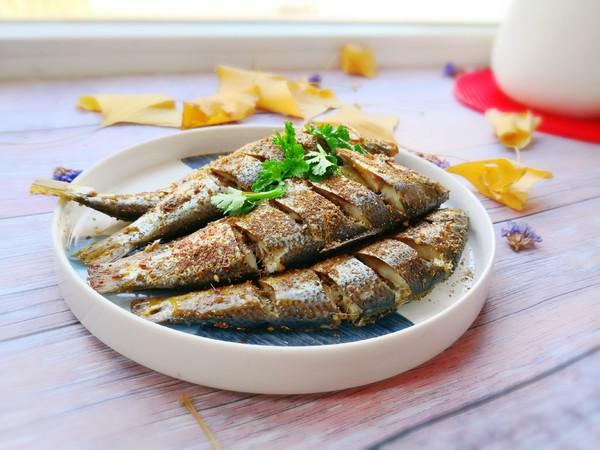用烤箱烤鯽魚既衛(wèi)生又安全，廚房油煙少的做法-家常味烤菜譜
