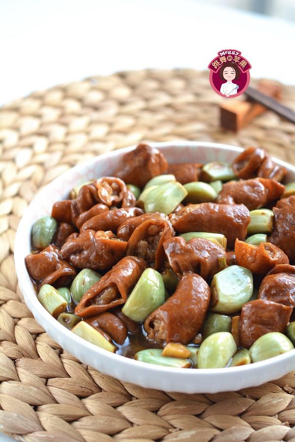 臘八蒜燒肥腸的做法-蒜香味燒菜譜