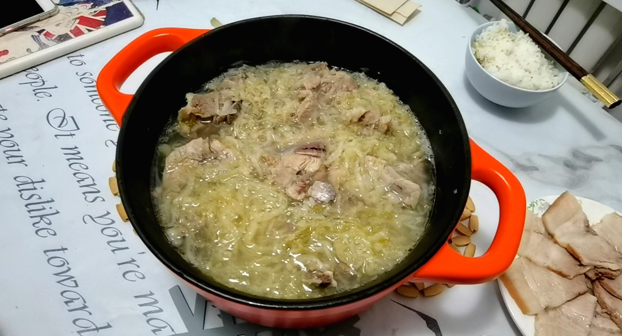 東北特色燉酸菜的做法-家常味燉菜譜